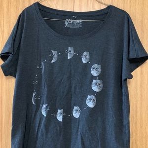 Grayish/blackish T-Shirt with moon cat. Size M